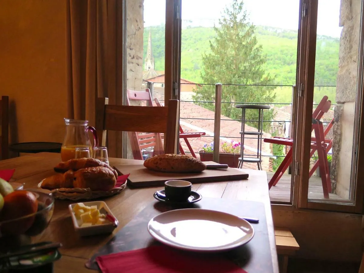 La Porte Bleue Saint-Antonin Bed & Breakfast
