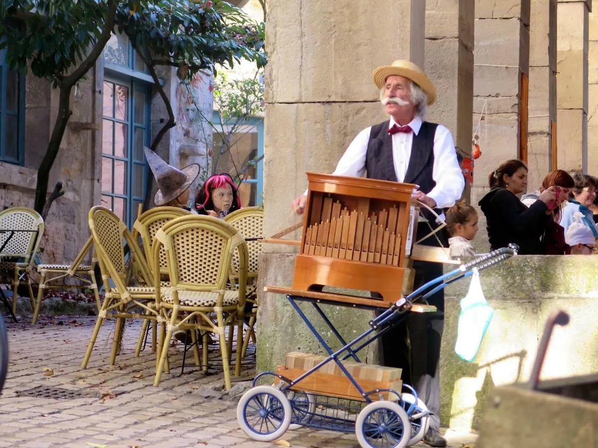 La Porte Bleue Saint-Antonin Bed & Breakfast
