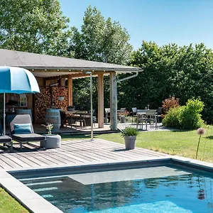 Maison De La Bonne Vie Bed & Breakfast